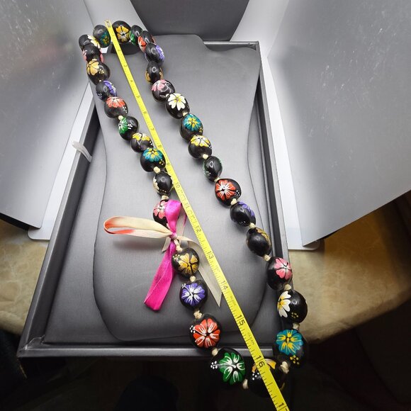 VTG Hawaiian Kukui Nut Lei 32" Hand Painted Multicolor Floral Hibiscus w/ Ribbon - Picture 8 of 10